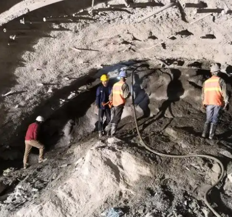 石阡拱顶带模注浆料的施工流程及注意事项